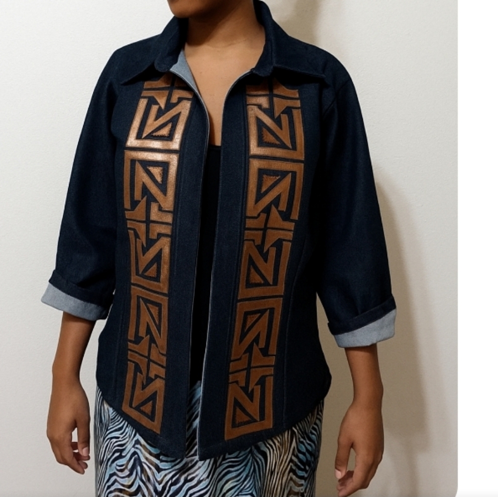 Womens Denim jean Open front Jacket Sz Medium Sleek Classy Bead Front Pattern